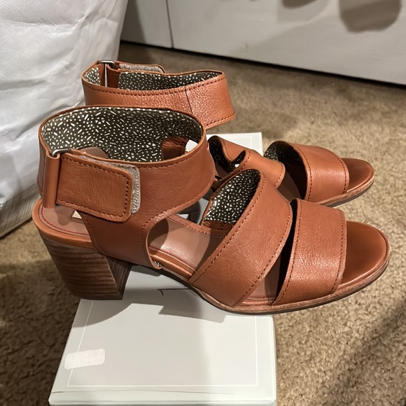 Ellen Degeneres Brown heel sandals - Picture 4 of 8
